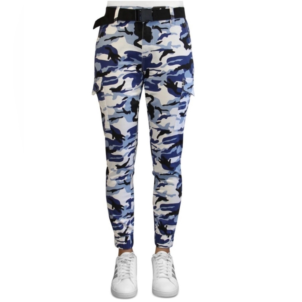Juniors’ Almost Famous High Rise Belted Cargo Camo Jogger Pants Medium